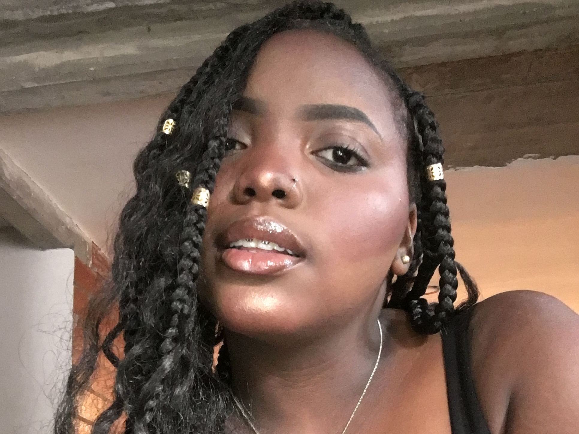 AIshaConner profilbild på webbkameramodell