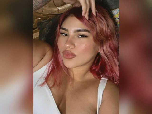 Imagen de perfil de modelo de cámara web de AradiaDuk