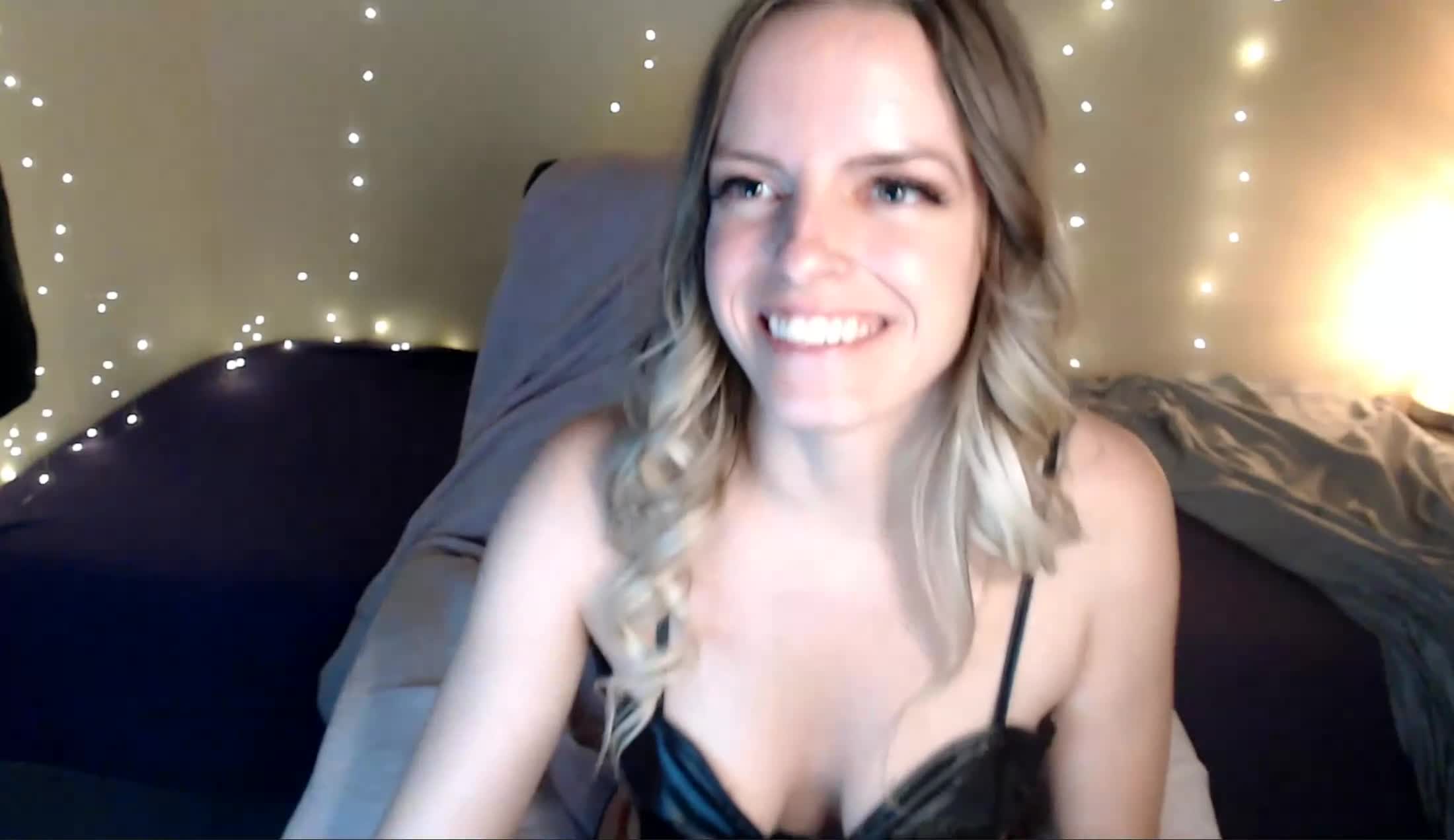 Artista HurricaneDaisySkye Video 2