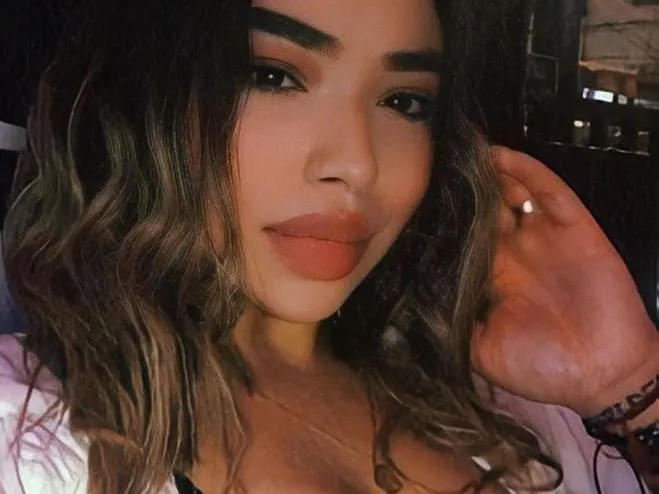 Image de profil du modèle de webcam rebecaCooper