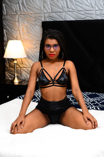 Performer IvonJones Photo 7