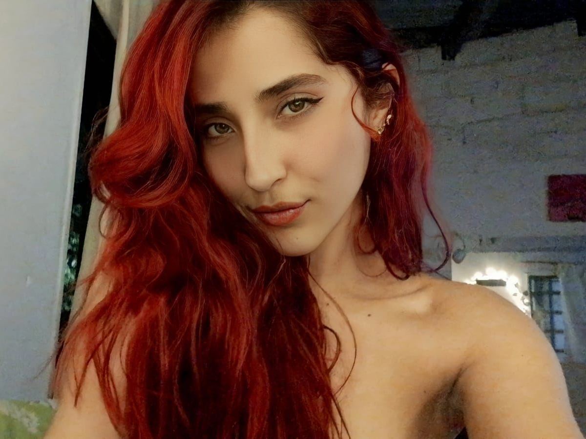 Foto de perfil de modelo de webcam de vermella 