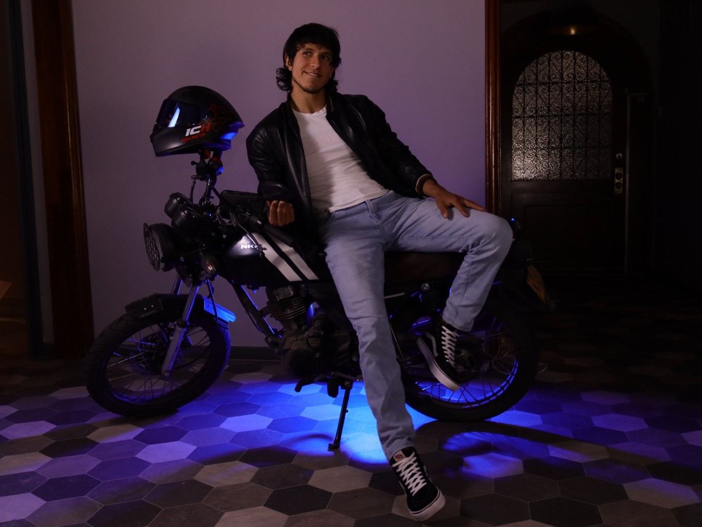 Imagen de perfil de modelo de cámara web de DiegoMontesori