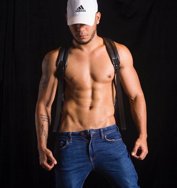 Performer LiamWest Photo 3