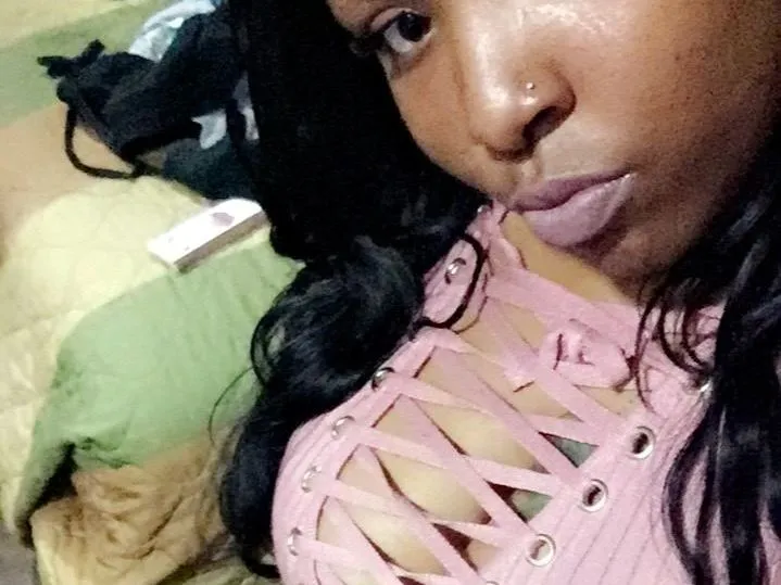 Imagen de perfil de modelo de cámara web de ReeStaxx