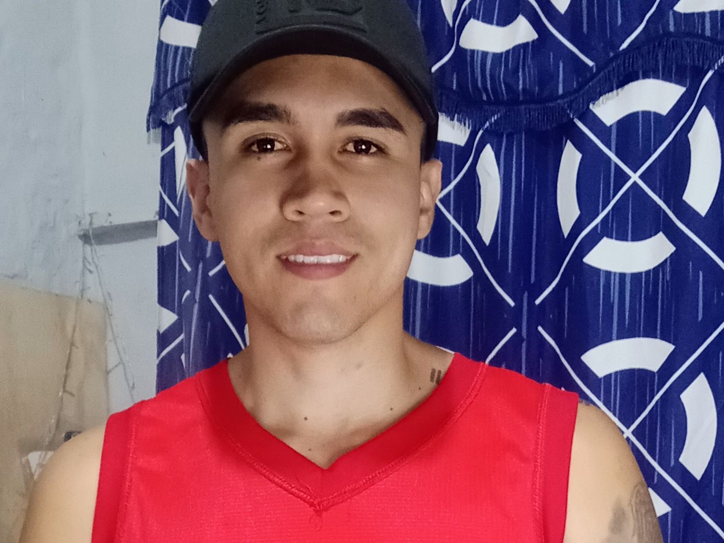 Imagen de perfil de modelo de cámara web de Andreshot096