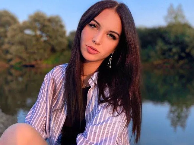 Image de profil du modèle de webcam UrCaroline