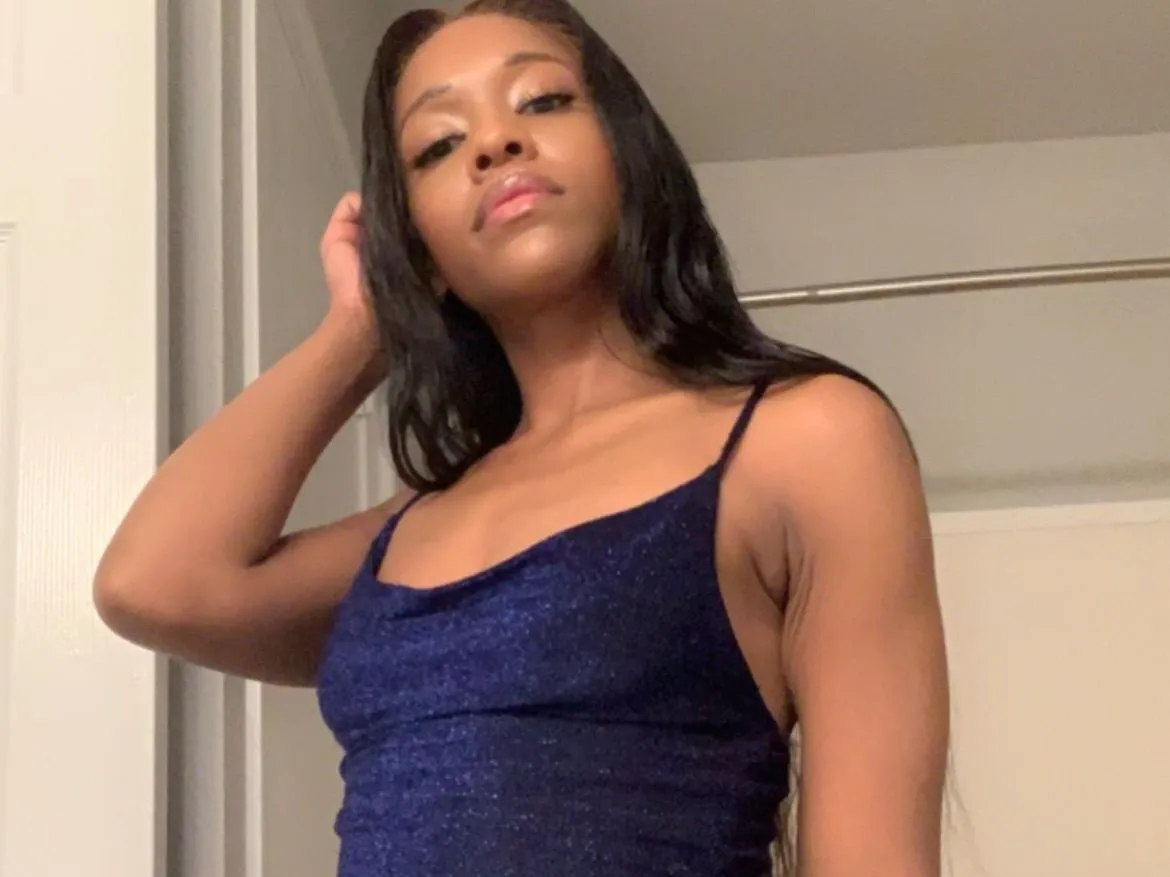 lovemissmemorii profielfoto van cam model