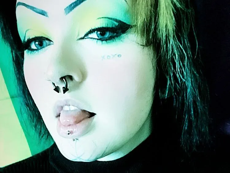 luvlyhoneybee profielfoto van cam model
