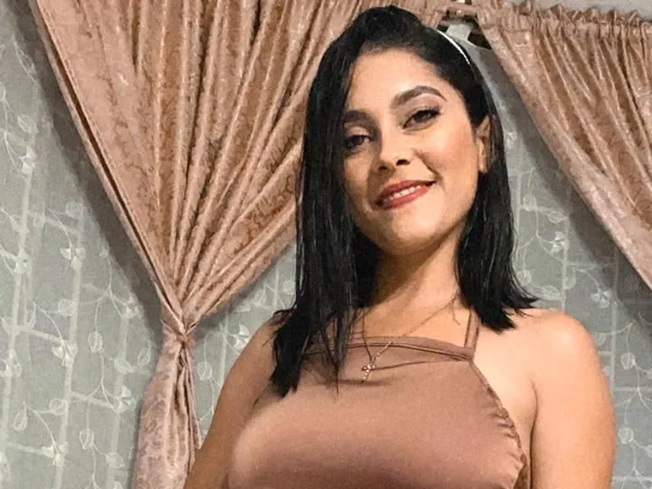 AdrianaHirt cam model profile picture