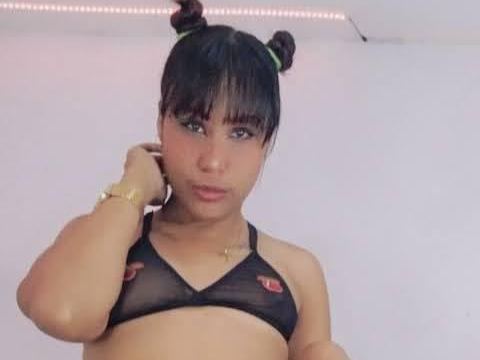 Alondramillerk profielfoto van cam model