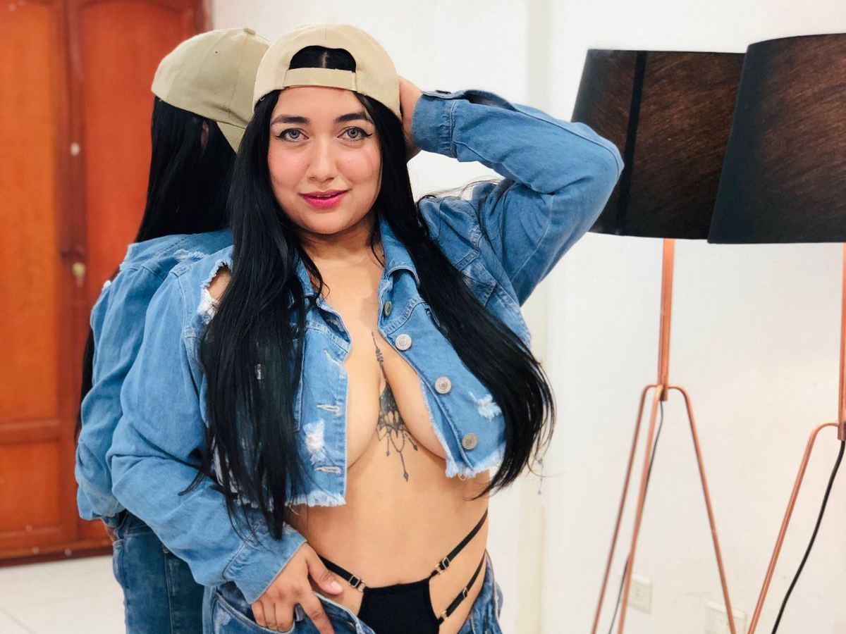 ivonnecarusso profilbild på webbkameramodell