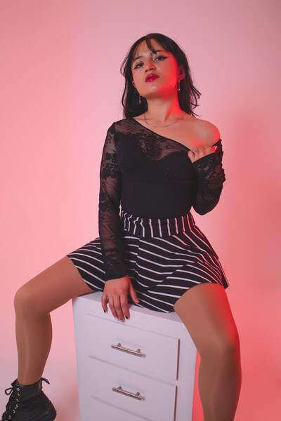 Interprete LeonieJames Foto 2