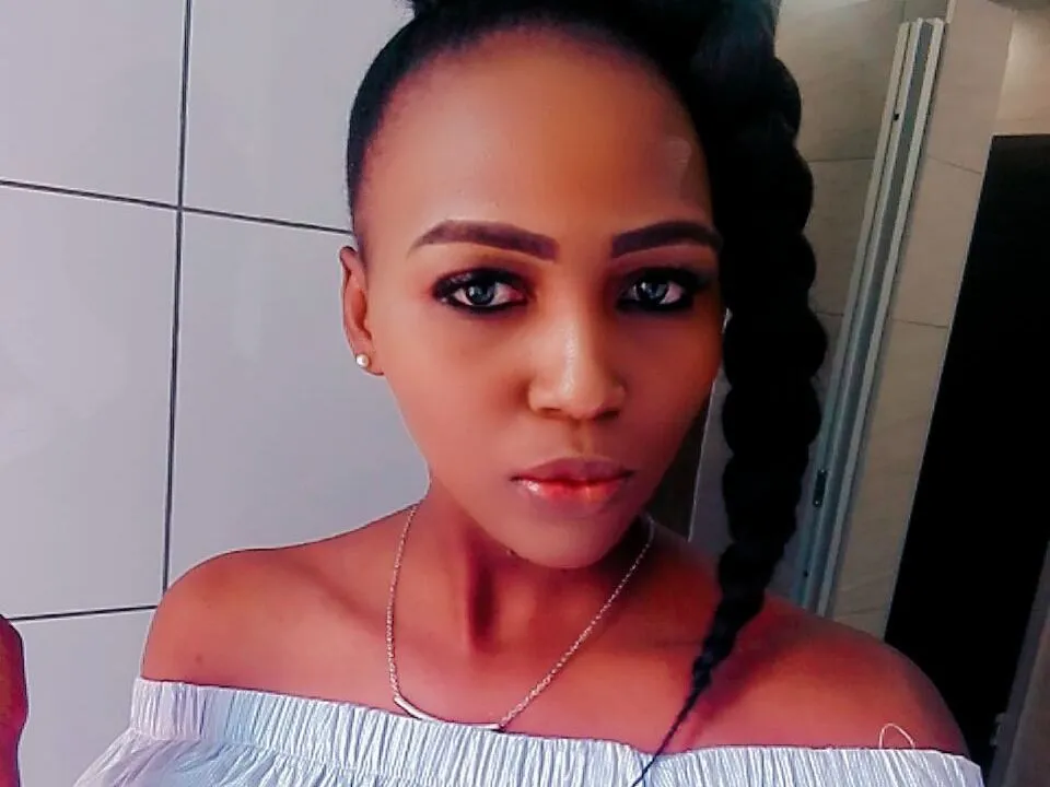 Itudiva immagine del profilo del modello di cam