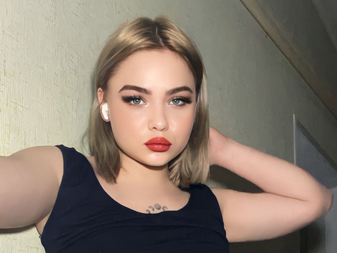 Apaloniia profilbild pÄ webbkameramodell