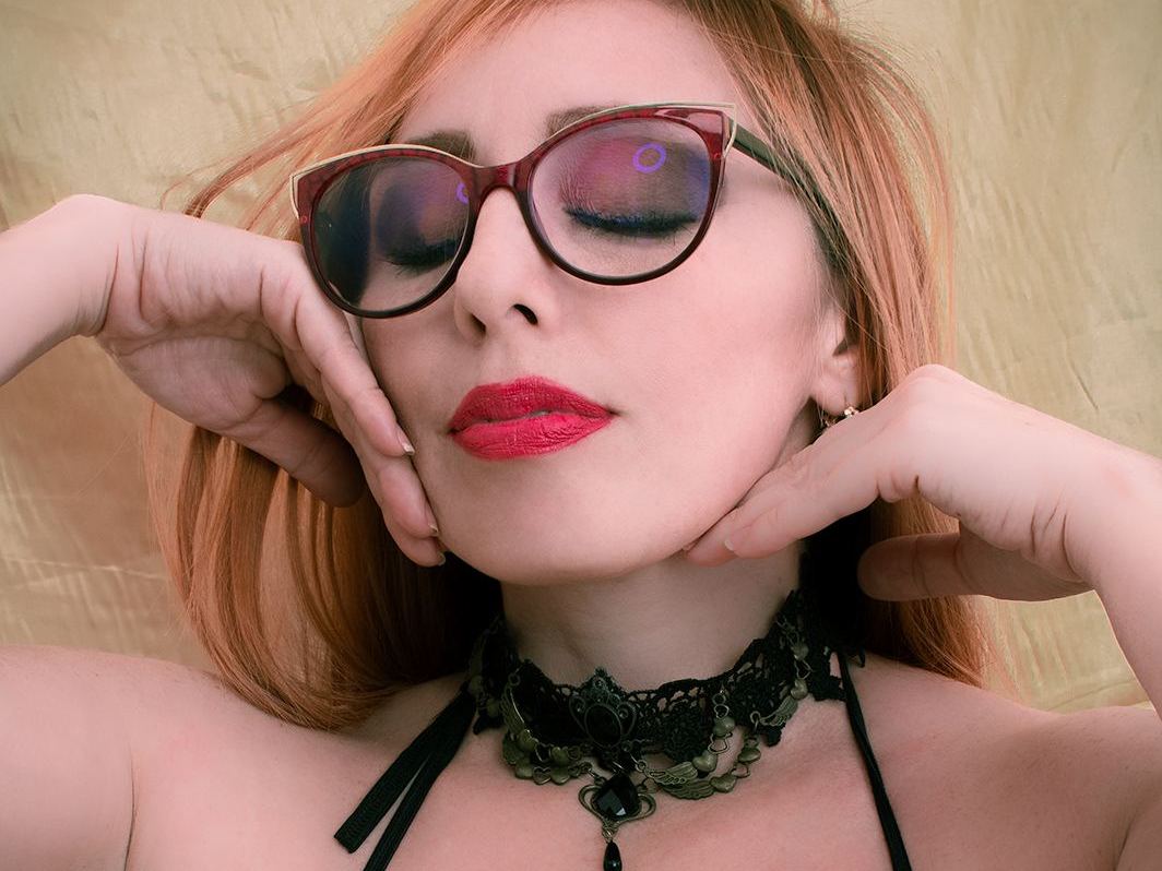 Image de profil du modèle de webcam CaroliinaRed