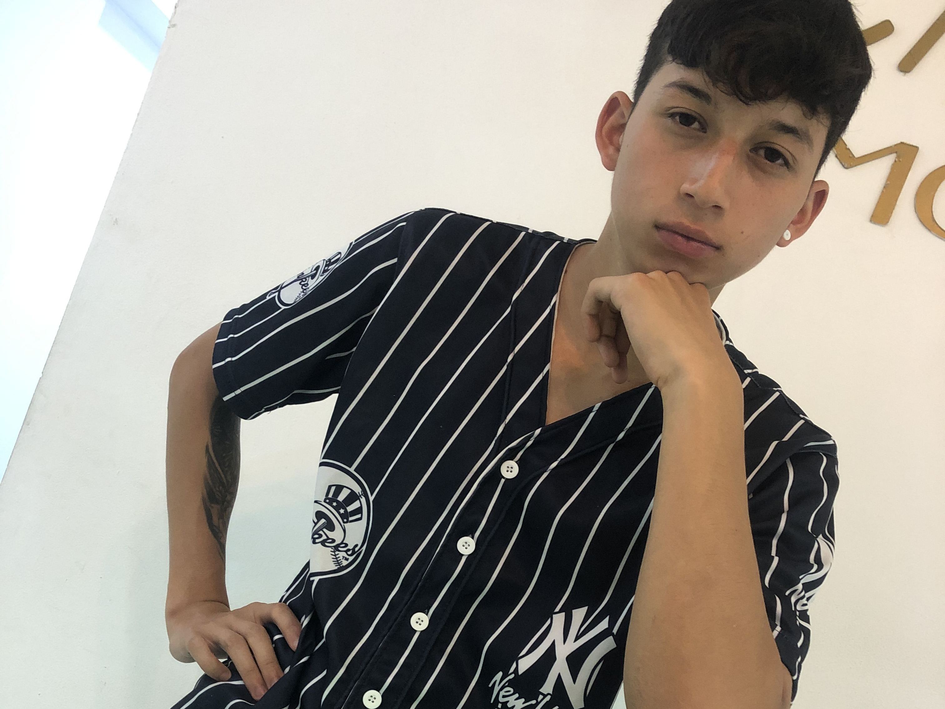 thomasboy18 profilbild på webbkameramodell