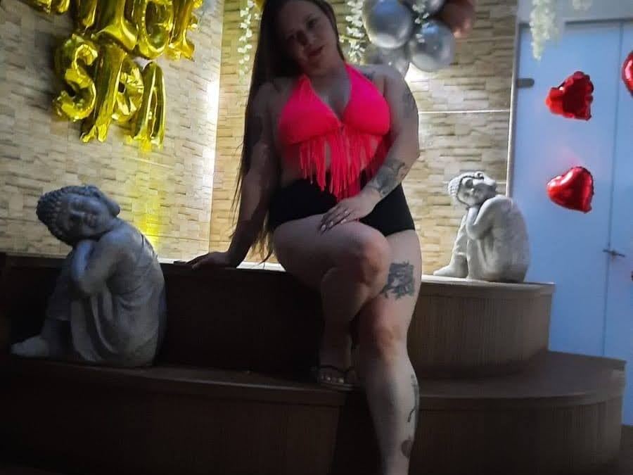 PUSSYWETHAIRYDIRTYxx cam model profile picture