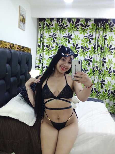 Performer SaraaJhonnson Photo 4