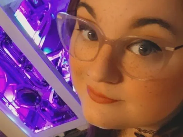 Image de profil du modèle de webcam Unhingedcosplay