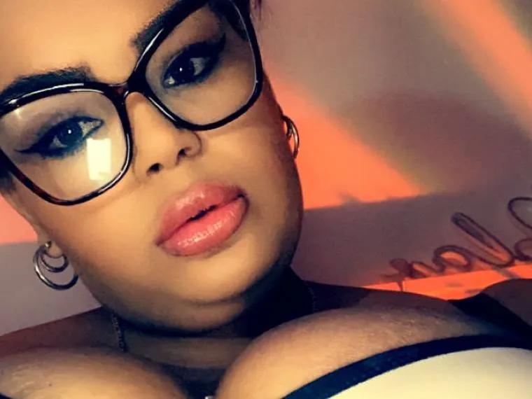 Imagen de perfil de modelo de cámara web de Bustyboo93