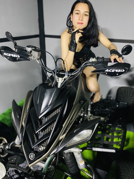 Performer AbieConors Photo 9