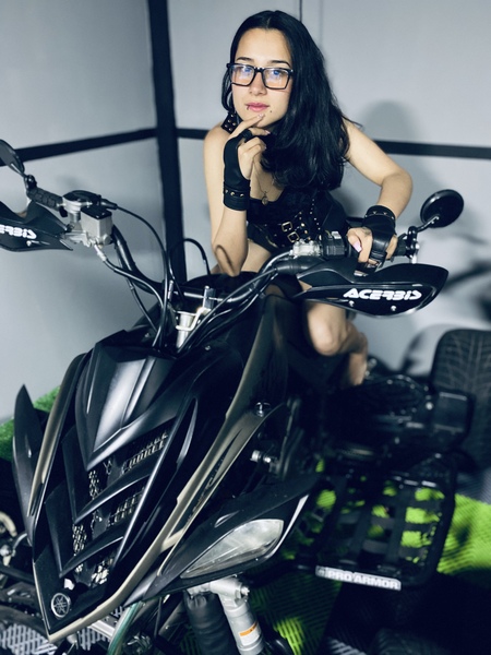 Performer AbieConors Photo 6