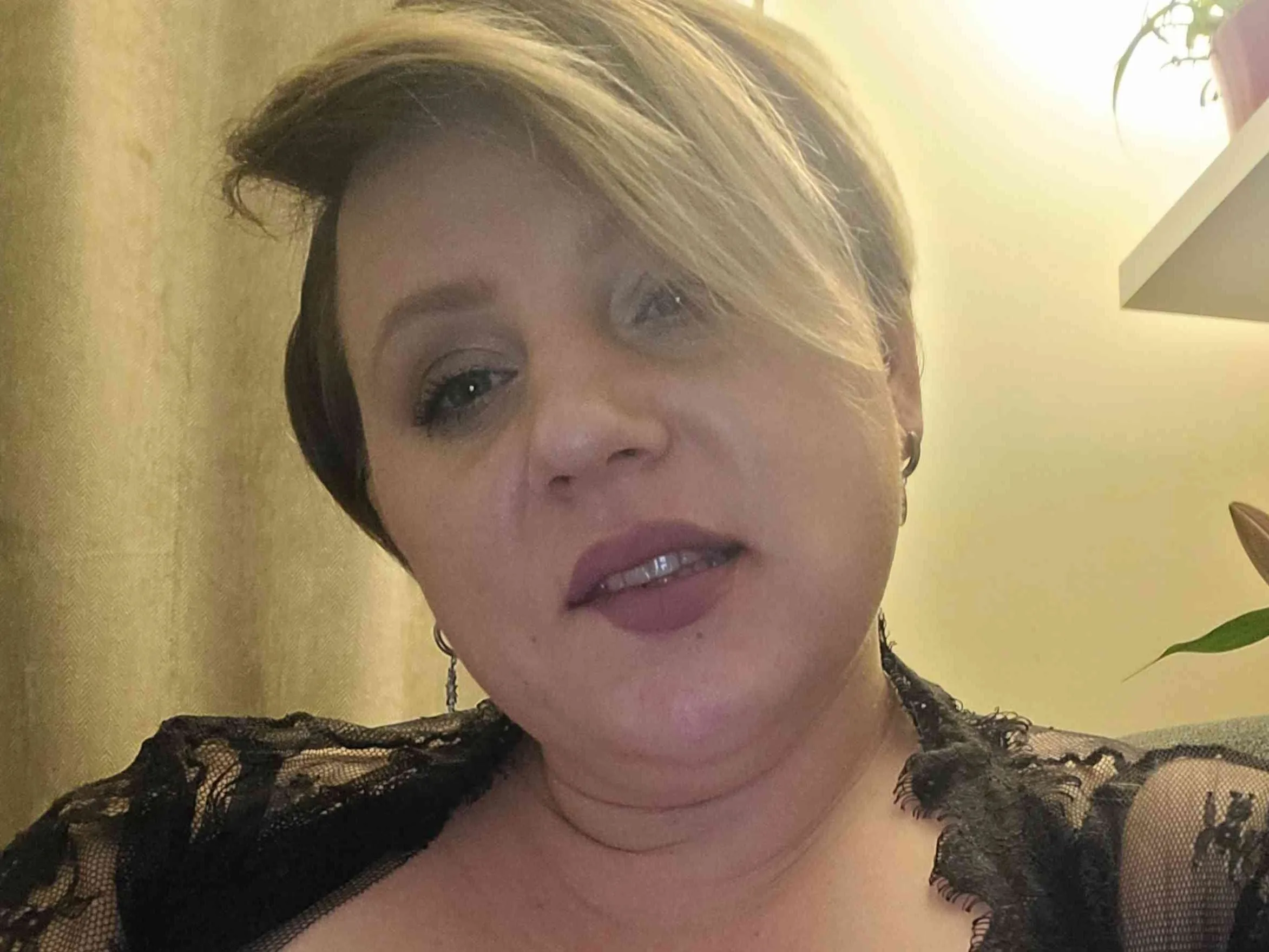 CurvaciousMeggan cam model profile picture