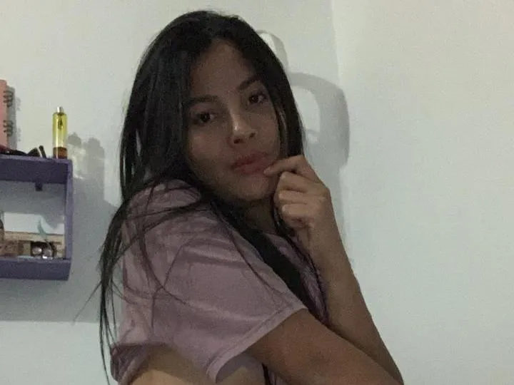 Chloeallen2023 profilbild på webbkameramodell