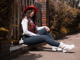 AlejaBalvuenaa profielfoto van cam model