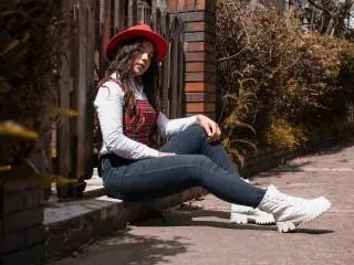 Imagen de perfil de modelo de cámara web de AlejaBalvuenaa