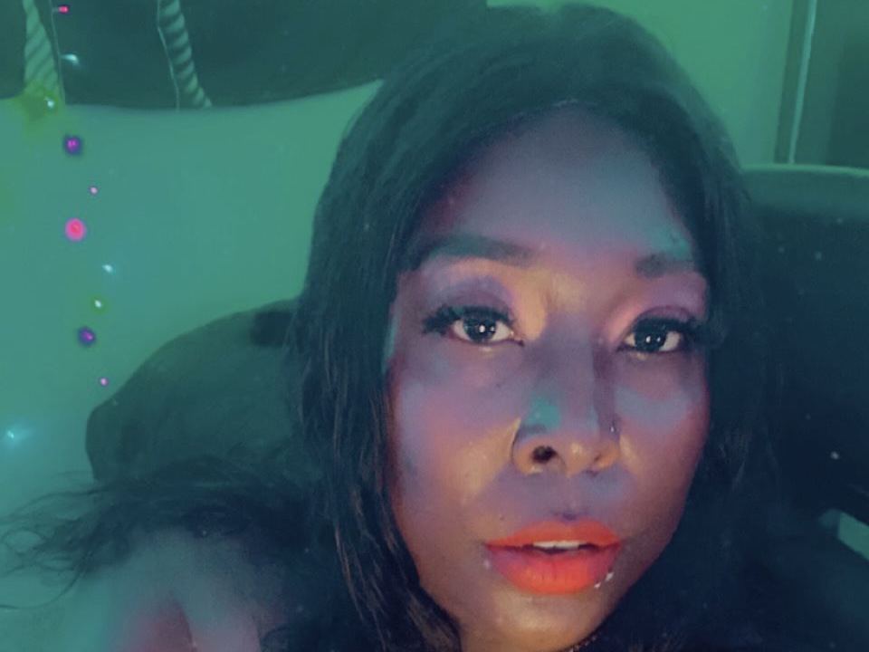 NikkiBatesp profilbild på webbkameramodell