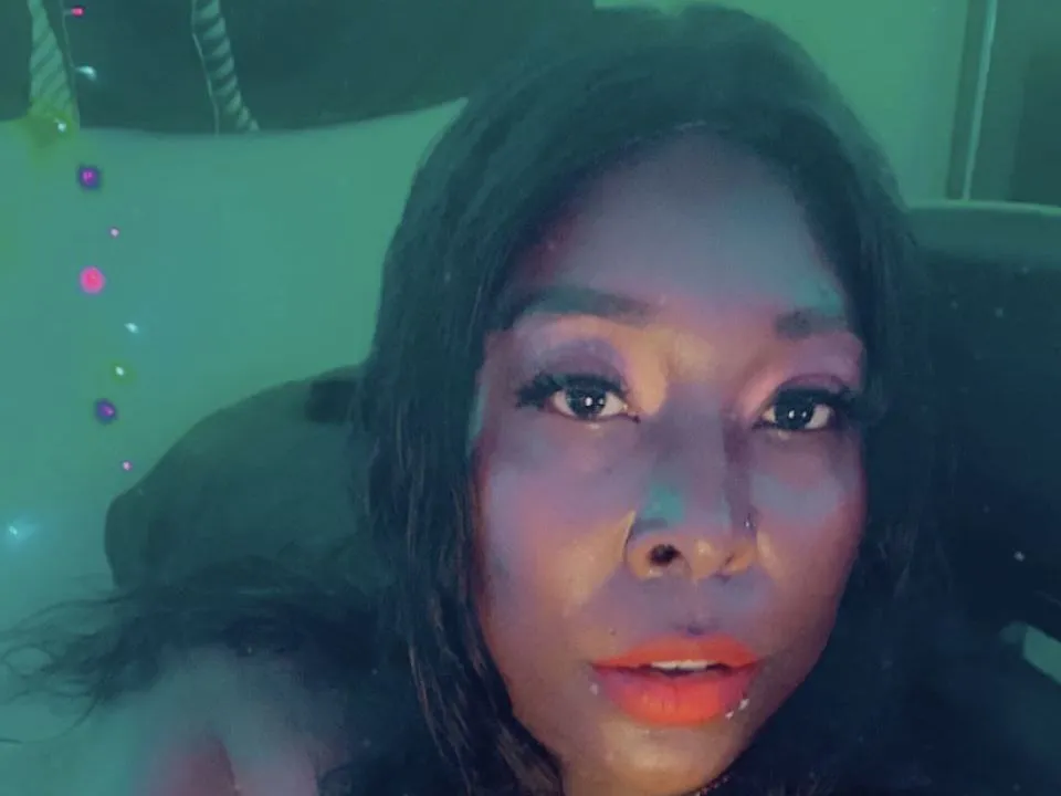 NikkiBatesp profilbild på webbkameramodell