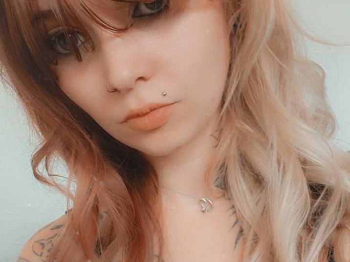 Imagen de perfil de modelo de cámara web de Saucysasha96