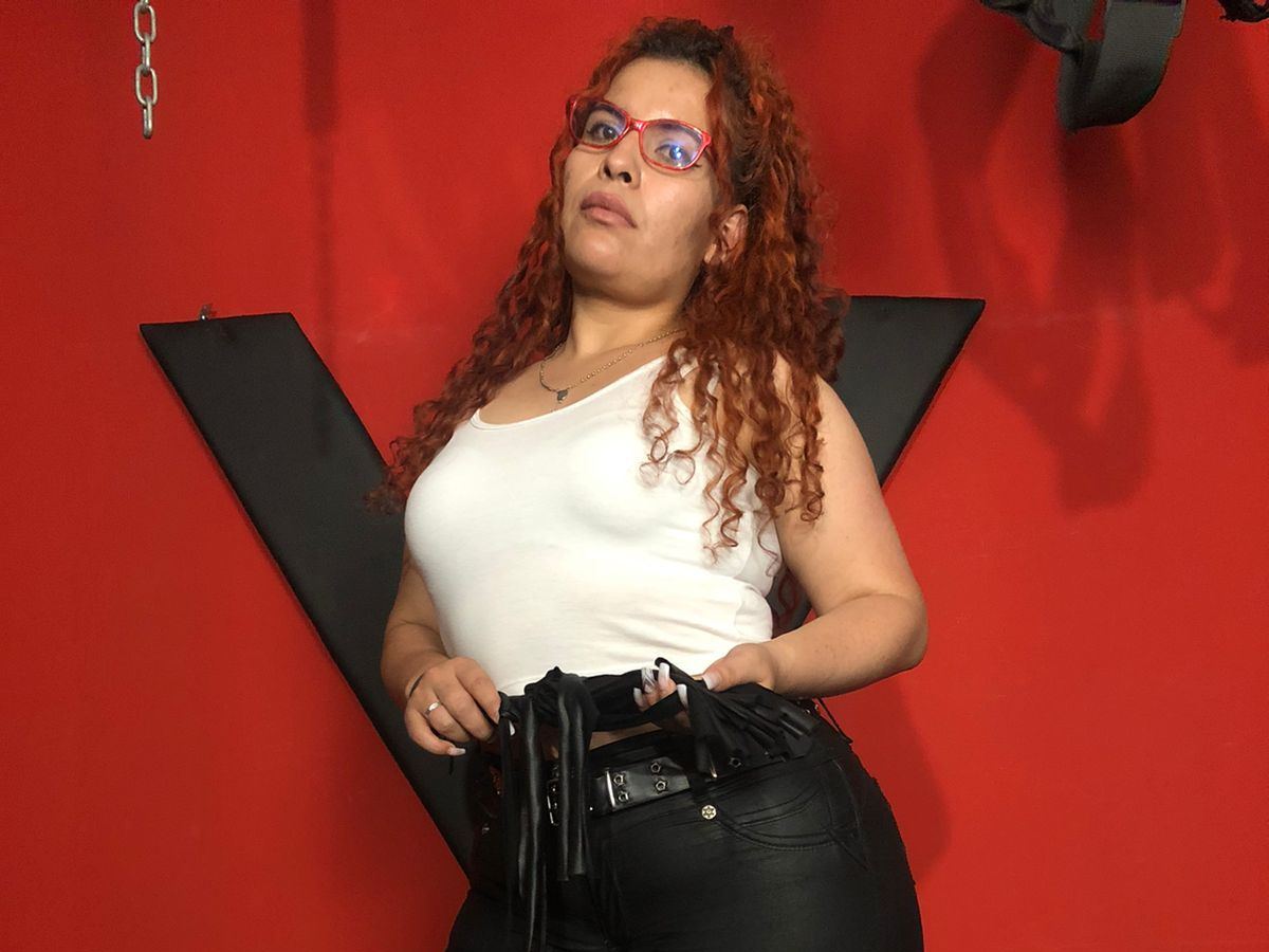 Imagen de perfil de modelo de cámara web de Jazmiinn