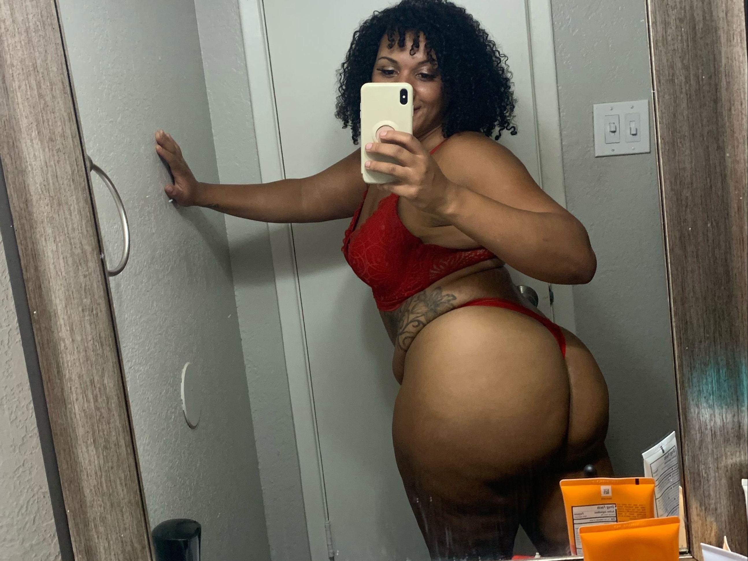 Imagen de perfil de modelo de cámara web de HoneyBunny555