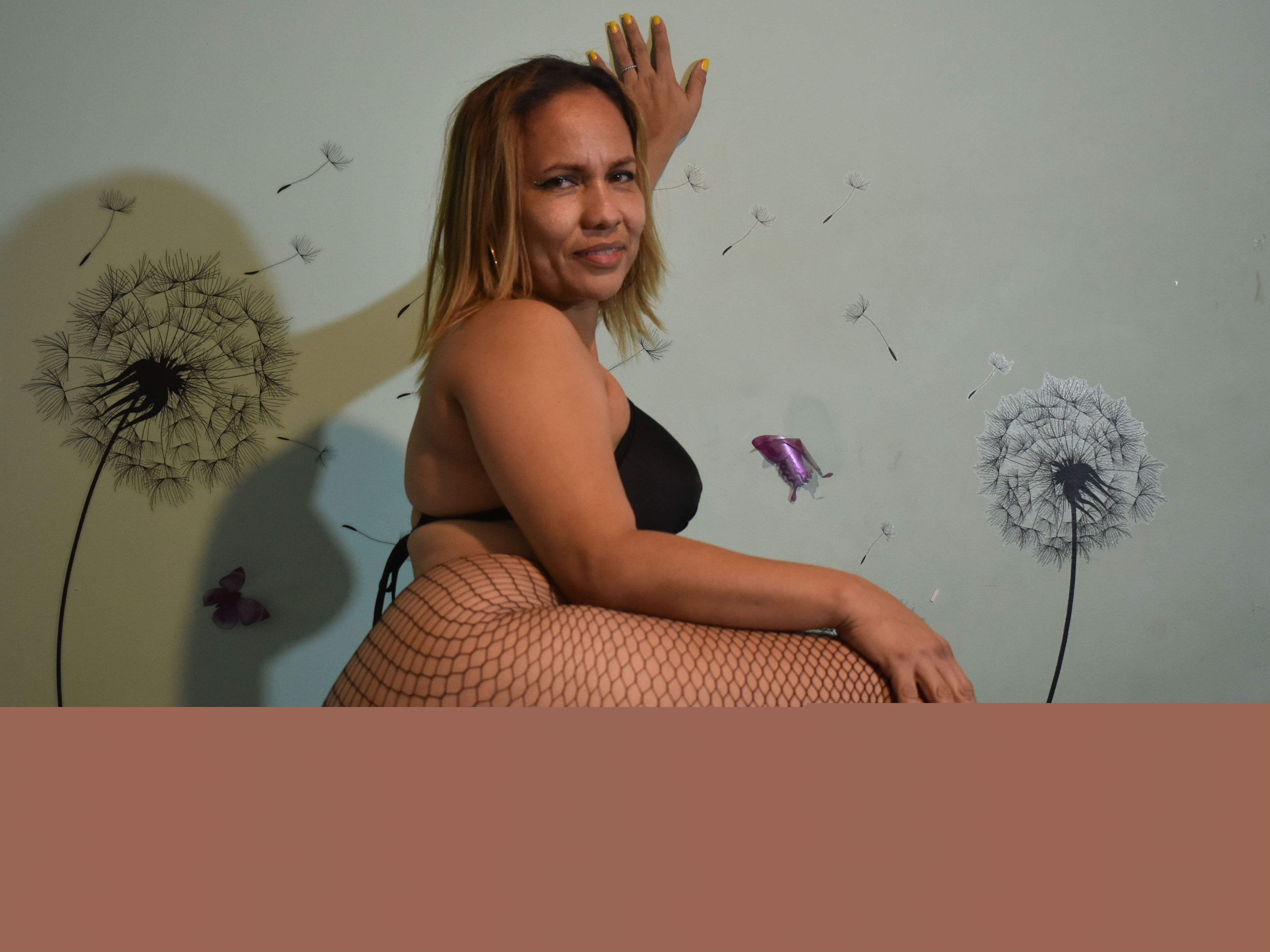 sandralopera profilbild på webbkameramodell