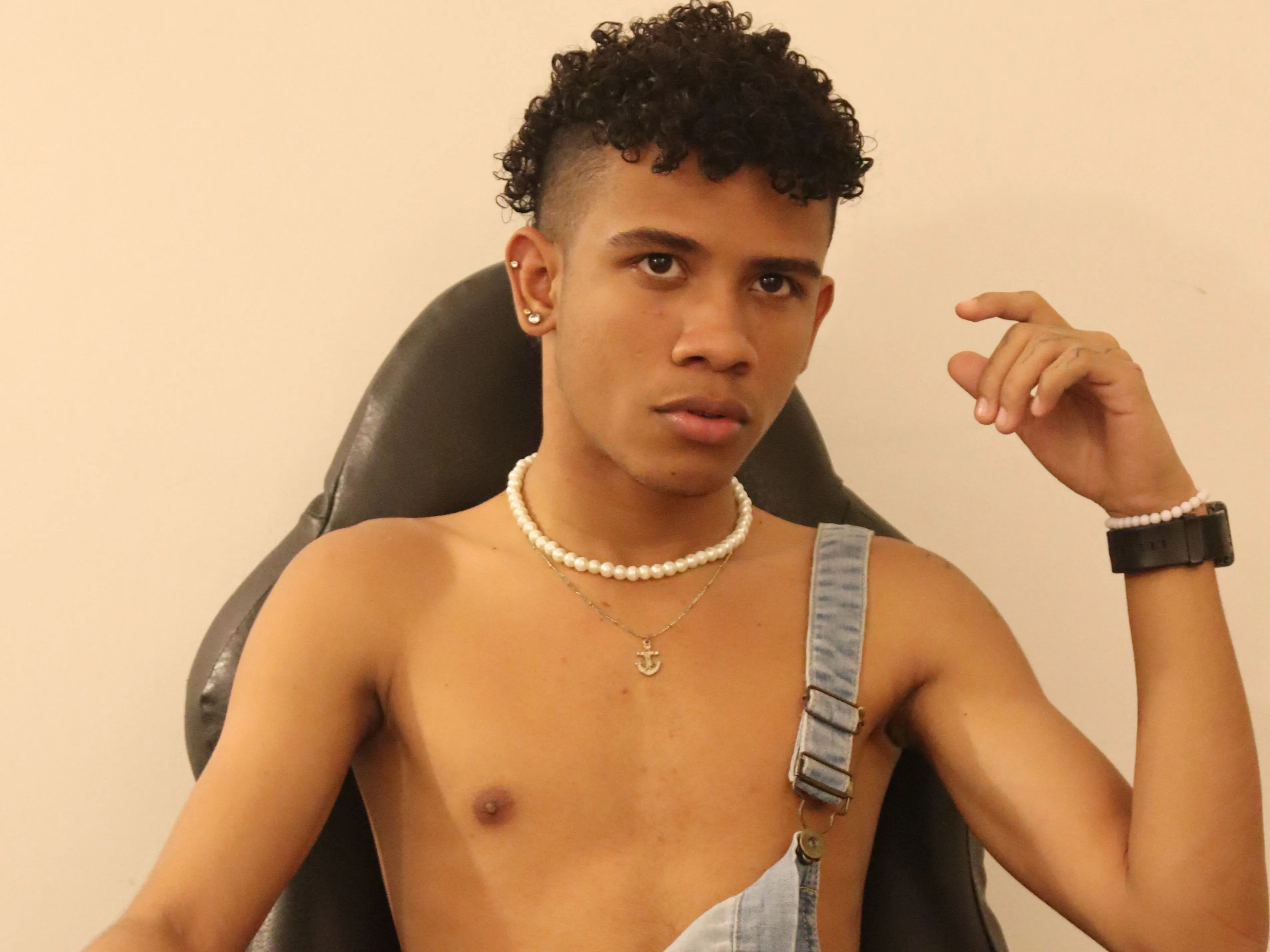 roman18 profielfoto van cam model