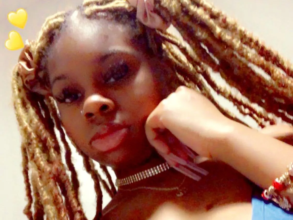 Image de profil du modèle de webcam Carmelthang233