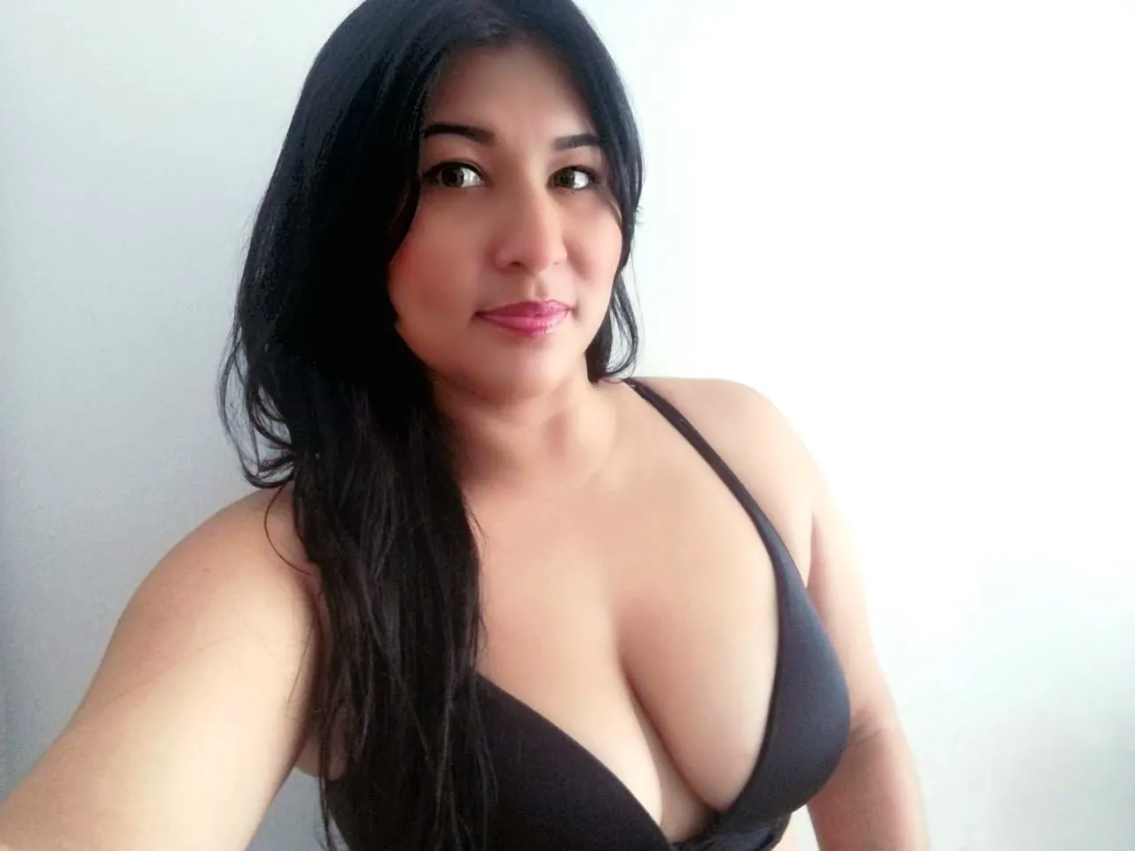 Imagen de perfil de modelo de cámara web de CamiilaLeone