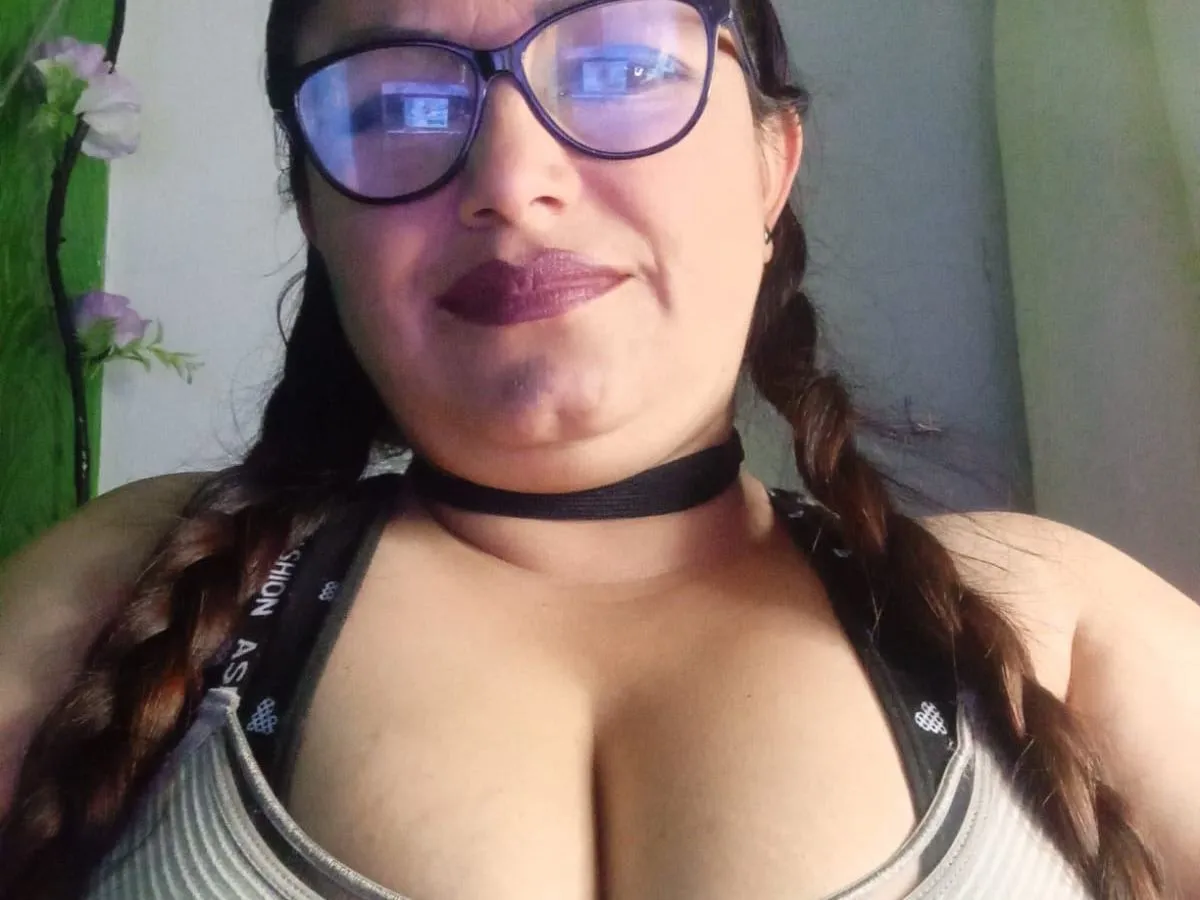 Imagen de perfil de modelo de cámara web de molymilk