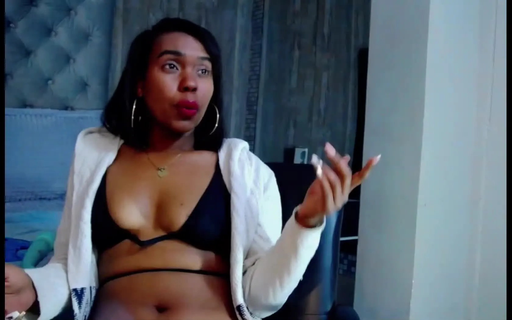 Artist JulianeLenox Video 1