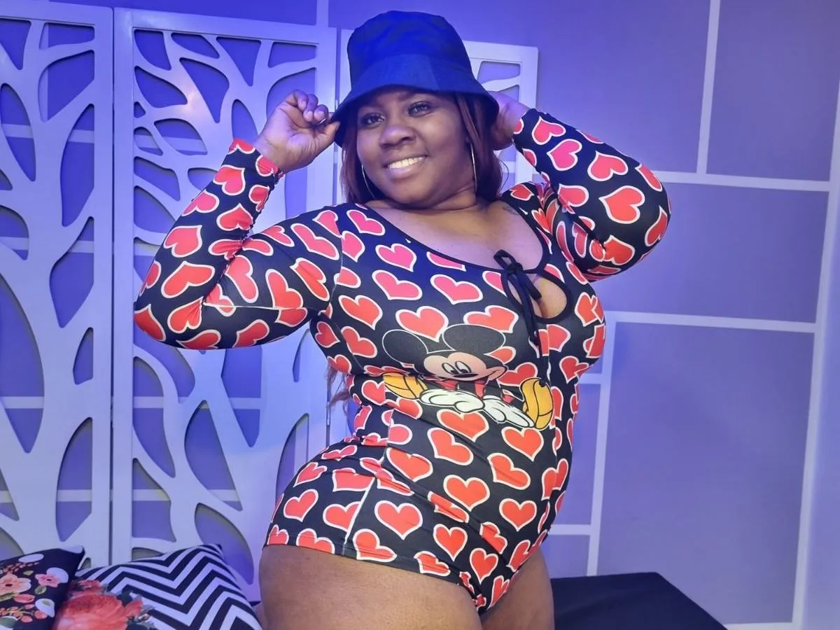 KiaraaSmith71 cam model profile picture