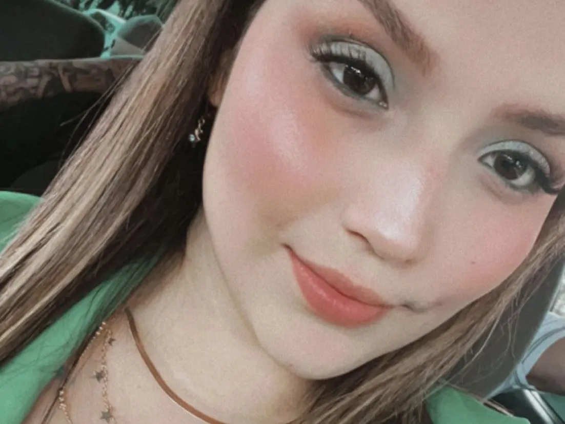 AnisaRusso profilbild på webbkameramodell