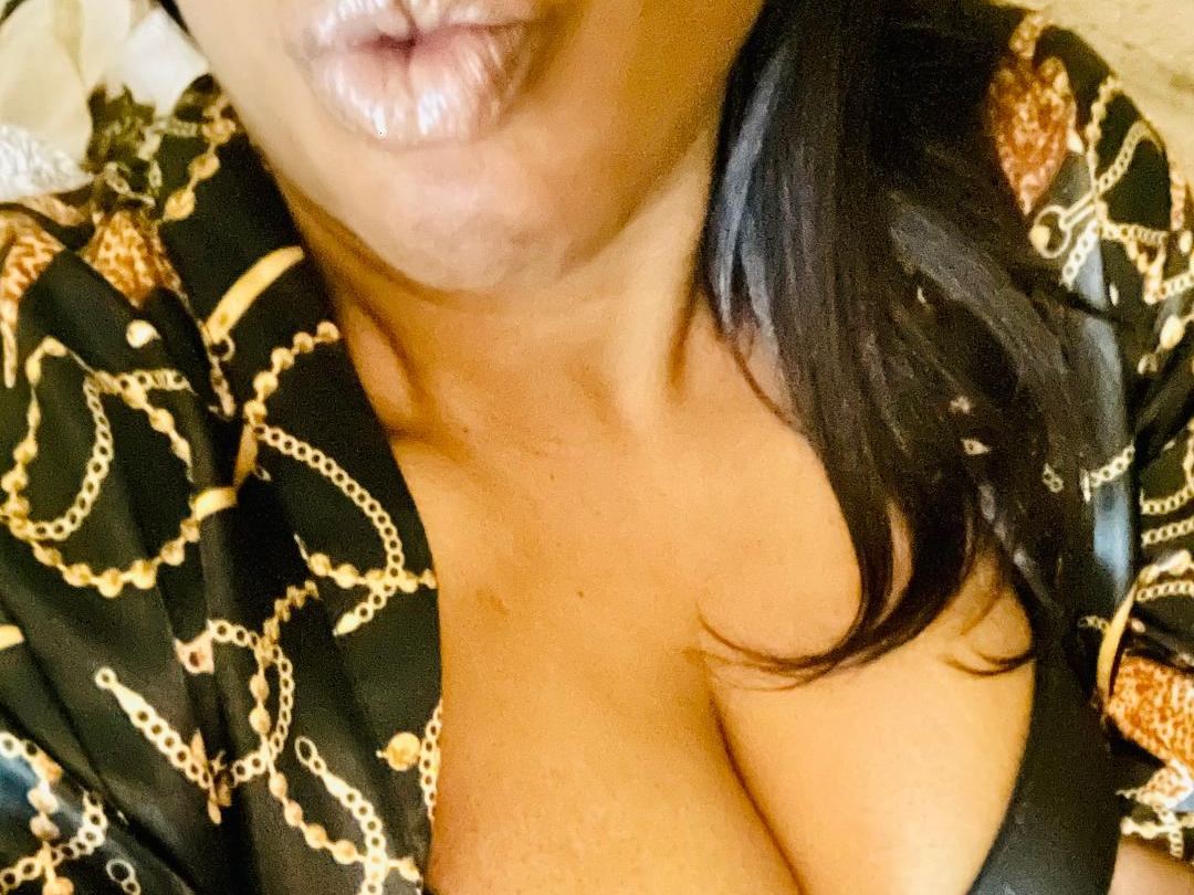 Bustysuga profielfoto van cam model