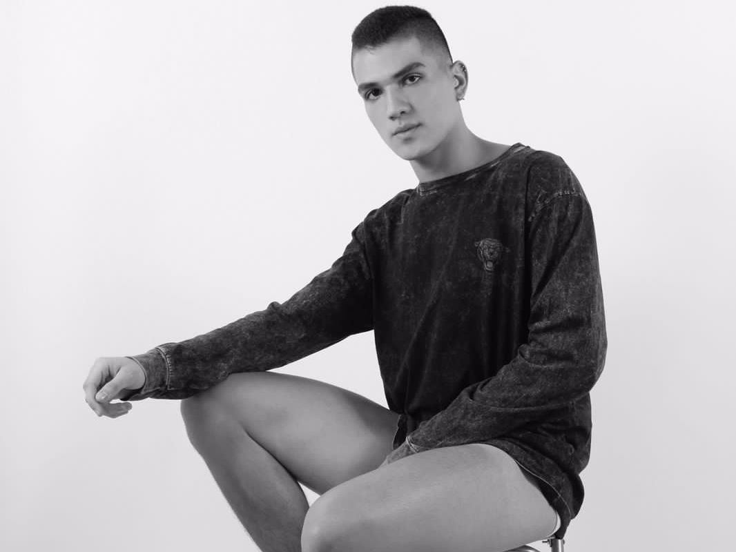 AmadeooLee profilbild på webbkameramodell