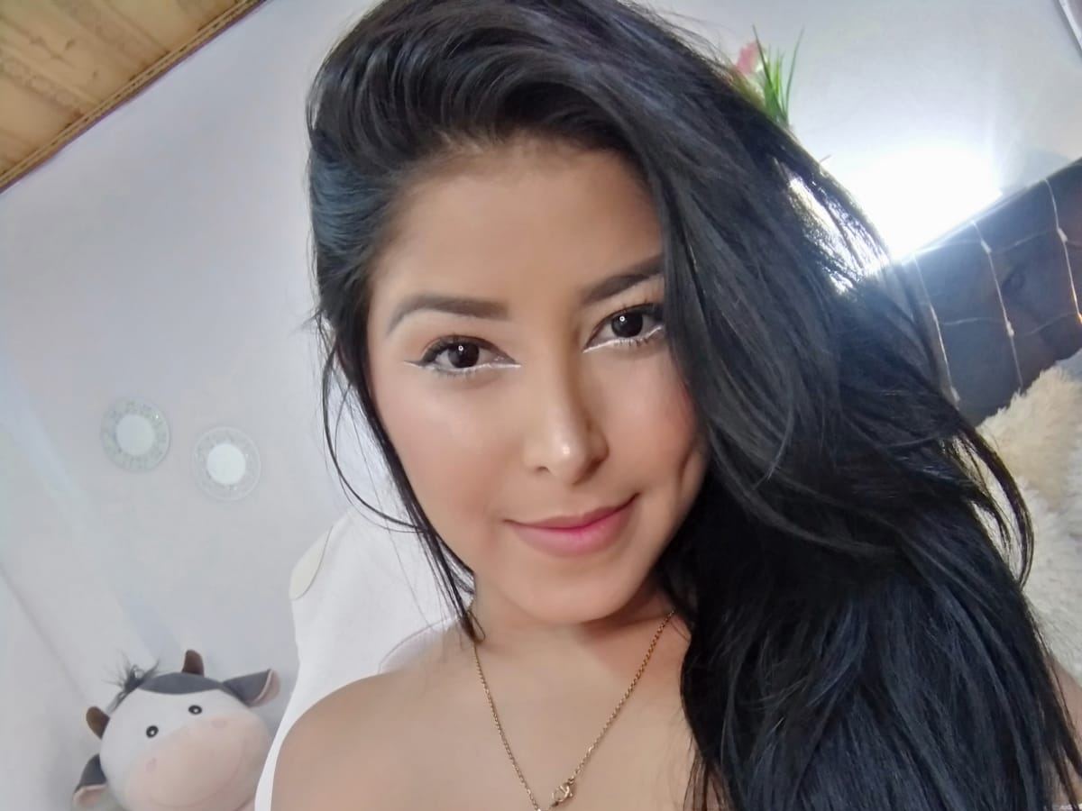 Imagen de perfil de modelo de cámara web de monserrattmontenegro