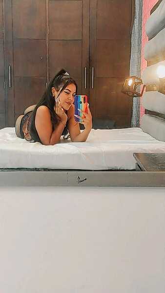 Interprete BellaThompsson Foto 3