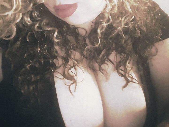 BustyBreezy profilbild på webbkameramodell