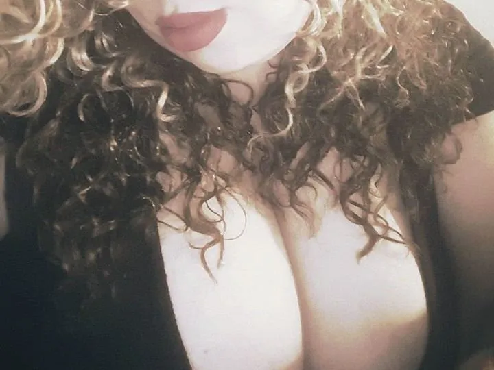 Image de profil du modèle de webcam BustyBreezy